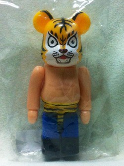 とらとらいおん ベアブリックseries 27 よりタイガーマスク裏 ライオンマン 13shoe 高野十座のブログ