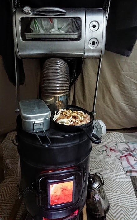 ペール缶で作る薪ストーブと煙突オーブン : DEBUSキャンプ（ゆるゆる