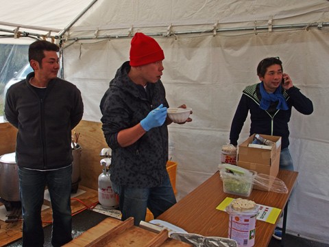 あったかい食べ物がおいしい 寒空の中hondaテストコース見学会決行 たかす地域情報