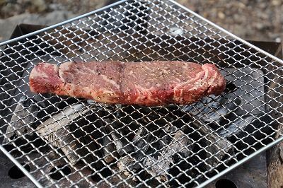 塊 かたまり 肉を上手に焼いて 男の威信を高めようではないか キャンプ場とキャンプ道具を狭く深く語るブログ 略して セマフカ