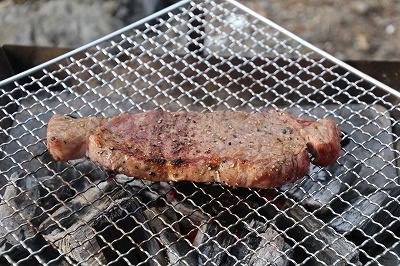 塊 かたまり 肉を上手に焼いて 男の威信を高めようではないか キャンプ場とキャンプ道具を狭く深く語るブログ 略して セマフカ