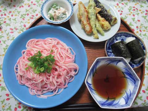 縁（えにし）のむすび」富山県の株式会社柿里の、喉腰のいい綺麗なうどんを冷麺にして頂きました : 花と短歌と竹原と