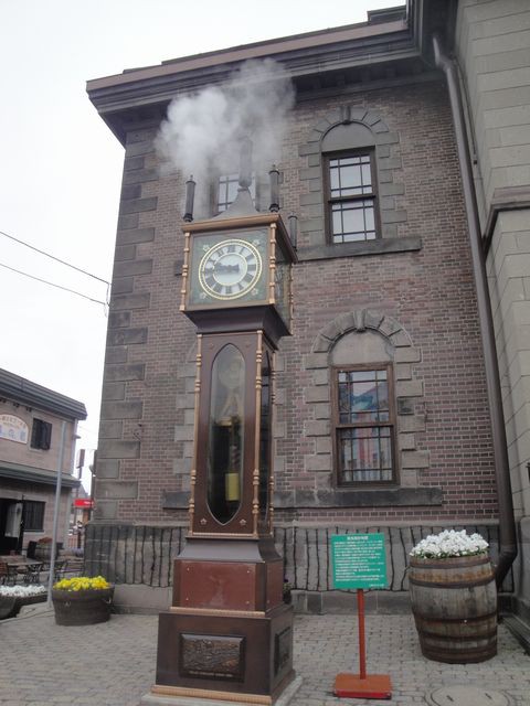小樽市内観光で 蒸気時計の蒸気が上がるのを見ました 花と短歌と竹原と