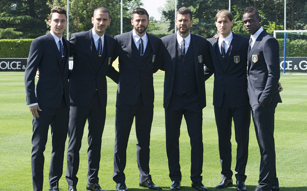 バケツ 方法 寄託 サッカー イタリア 代表 スーツ ブランド 感情 通信する 翻訳する