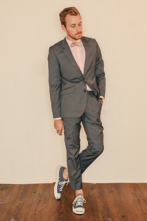 スーツにスニーカーを合わせる際の基本的な３つのポイント サラリーマンのスーツ 着こなし術