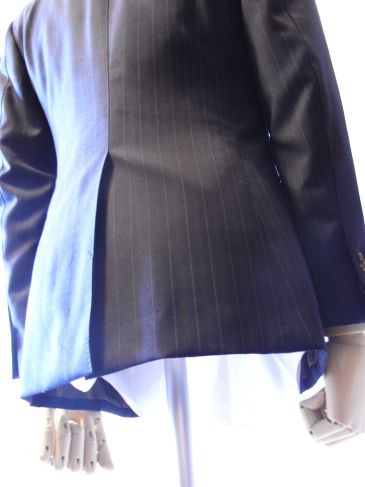 スーツの部位 スーツの背中の裾部分の呼び方 サラリーマンのスーツ 着こなし術