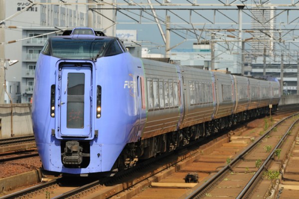 711系電車、他 (函館本線・桑園駅) ・・・ 2014年7月15日（火