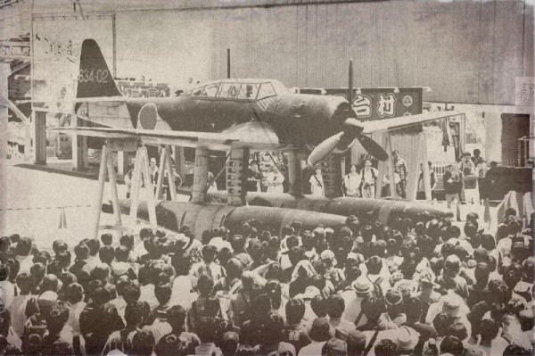 艦これ 瑞雲祭りの写真をセピアにすると歴史的資料感出すぎ 戦時中と言われても違和感がない 艦これ速報 艦隊これくしょんまとめ
