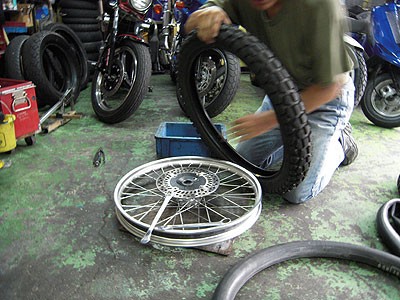 XR250 タイヤ大作業 : たにし大記録