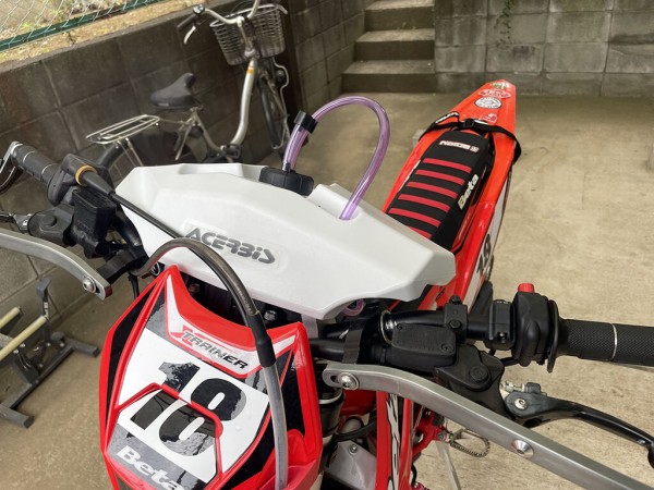 ACERBIS ハンドルバー　タンク 41Lw6DC5UvL.jpg_BO30,255,255,