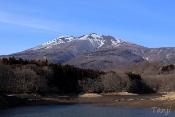 湖水のない冬の 長老湖 意外と深くて驚いた 仙台人が仙台観光をしているブログ