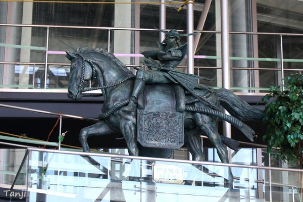 白石ホワイトキューブにある戦国BASARAの【伊達政宗騎馬像】宮城県白石