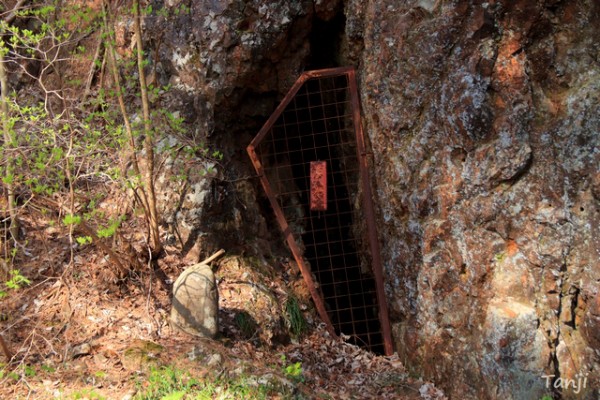 遠刈田温泉にある金鉱山跡の【岩崎山金窟址】宮城県蔵王町 : 仙台人が