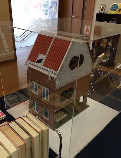 立体模型をみて構造をつかむ - アンネの「隠れ家」の模型 - : 発想法