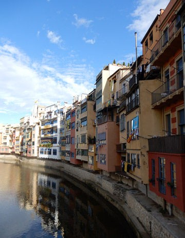 晩秋の南仏滞在 城塞都市girona スペイン 異邦人の食卓