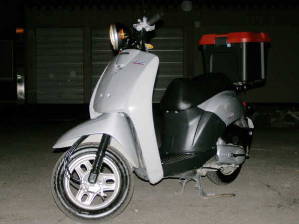 Today(トゥデイ：AF61) コンテナ リアボックス取り付け : デジカメと