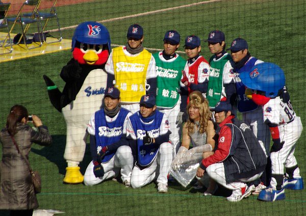 東京ヤクルトスワローズ 09ファン感謝デー つば九郎 その２ Marines Times ちば時々つば