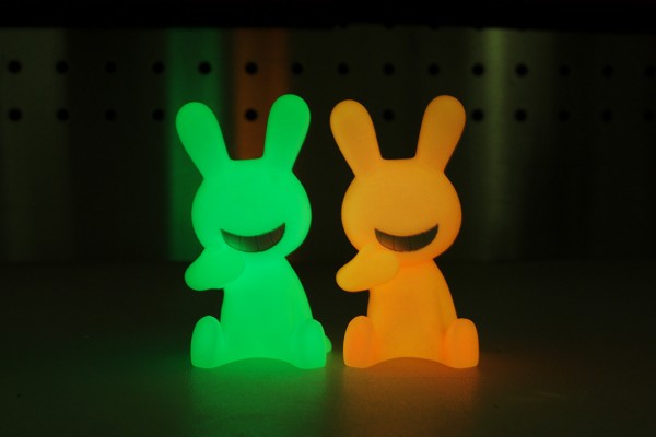 □口を残して発光するブラックラビット : にんにき日記