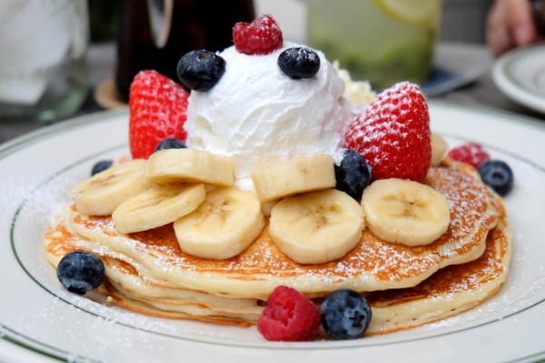 原宿 ブルックリンパンケーキハウス Brooklyn Pancake House ベーコンエッグパンケーキとミックスフルーツ ホイップパンケーキ パンケーキ部 Pancake Club Powered By ライブドアブログ