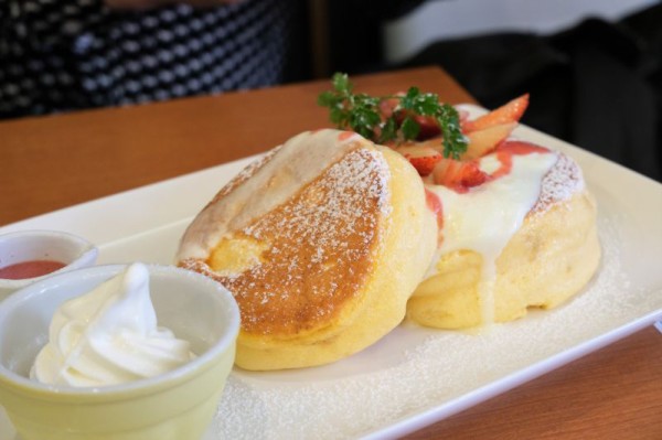 千葉 本八幡 茶寮 煉 チーズクリームエスプーマのいちごショートケーキ風ホットケーキ パンケーキ部 Pancake Club Powered By ライブドアブログ