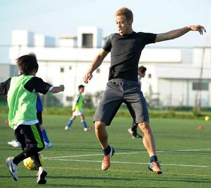 本田選手 子どもサッカー教室で 個 の力の大切さ伝える クラブアルペン情報局