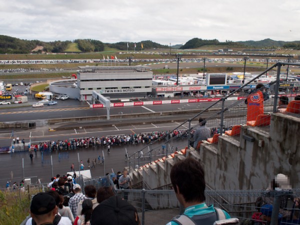 スーパーgt ツインリンクもてぎ 日曜 ラスト ピットウォーク