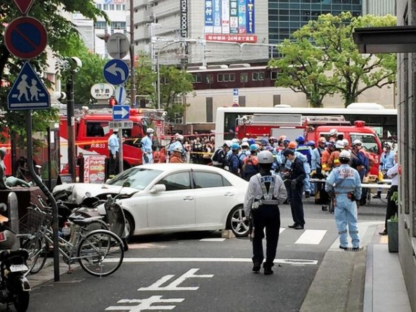 神戸 三宮で車暴走 ４人重軽傷ｊｒ三ノ宮駅北 にゃん速