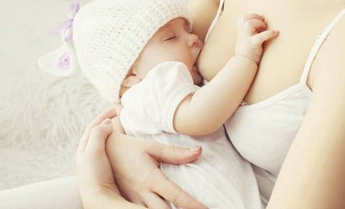 自然分娩と帝王切開で赤ちゃんの母乳の飲み方が変わる 真相とは 帝王切開ママが母乳を増やす方法