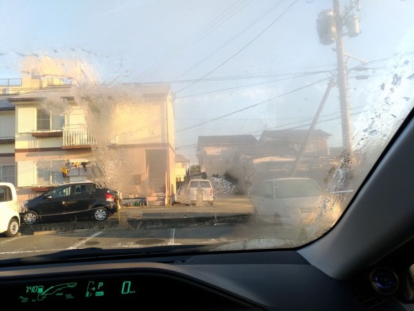 アクア フロントガラス内側 油膜 テクの独り言