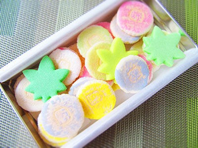 京都の一流店の麩焼きせんべい。京都限定のレアアイテム【末富の京