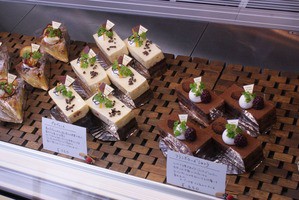 門司港を歩く スイーツ編 ちいさなケーキ屋さんｐｅｃｈｋａ 北九州市門司区の花屋 お花と暮らそう