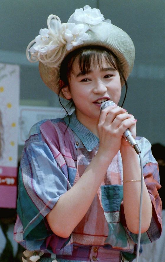 山瀬まみ１１ 世紀アイドル写真館