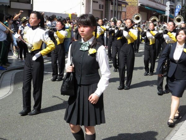 15年横浜開港記念みなと祭国際仮装行列第63回ザよこはまパレード その１１０ 鎌倉女子大学中等部 高等部マーチングバンド 非日常的まったり通信