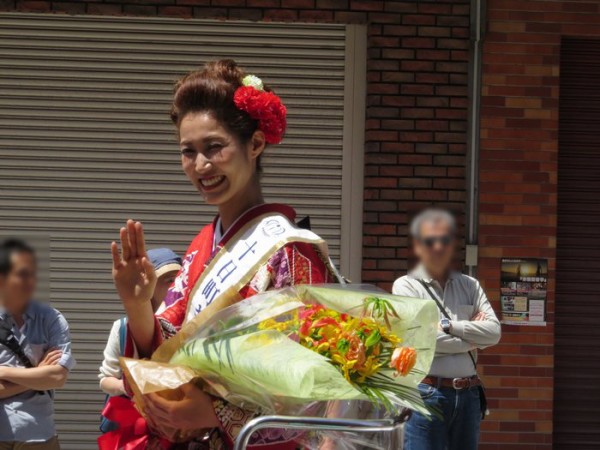 15年横浜開港記念みなと祭国際仮装行列第63回ザよこはまパレード その２３ 横浜観光コンベンション ビューロー 十日町きもの女王 田中菜々子 非日常的まったり通信