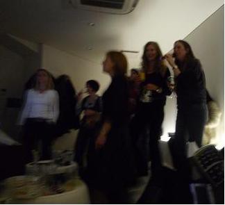 たぶん日本的じゃないママたちの誕生日会 犬も歩けば どこかにあたる