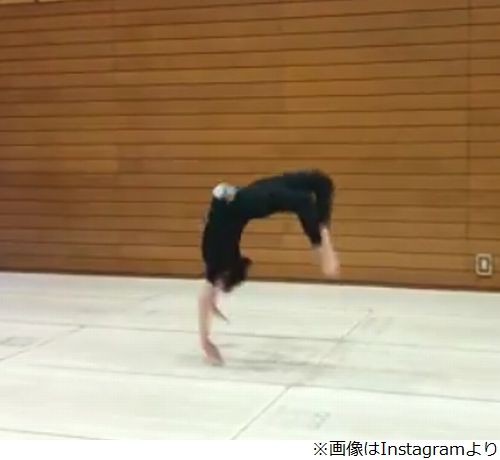 清野菜名の連続バク転に反響 まじすげぇ 芸能バタフライ