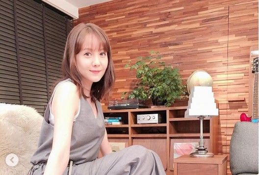 トリンドル玲奈 テラハ最新コーデ披露 ぽんぽんヘア 横顔ちゅーshotも Terracehouse Lovelog