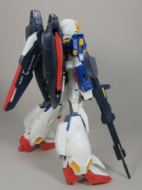BANDAI - MG 1/100 マスターグレードモデル完成品 Amazon | MG 1/100 MSZ-006 ゼータガンダム (機動戦士Zガンダム