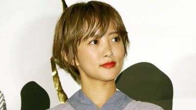 夏菜 茶髪ショートヘアに赤リップ 浴衣姿一際目立つギャップの妙 みんみん芸速 W