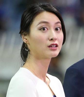 桜井翔 小川アナの左腕が物語る 嵐 櫻井翔 新恋人報道 の違和感 みんみん芸速 W