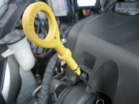 中型トラック 4t の日常点検 エンジンオイル量のチェック 世界一受けたいトラックメンテナンス授業