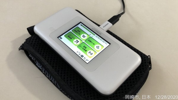 Speed Wi Fi Next W06用のスタンド 思っていたものがやっとこさ見つかる ダイソーのスマホスタンドがクレードル代わりに絶妙に使える かわうそ だもんで