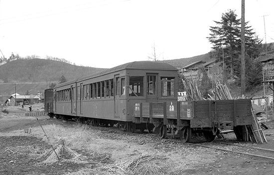 吾妻川を越えた車両たち（草軽の最終列車：補遺3） : 草軽電鉄の記憶