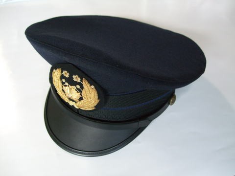 警察官の帽子だって水洗いクリーニングできますよ クリーニングしみずのブログ