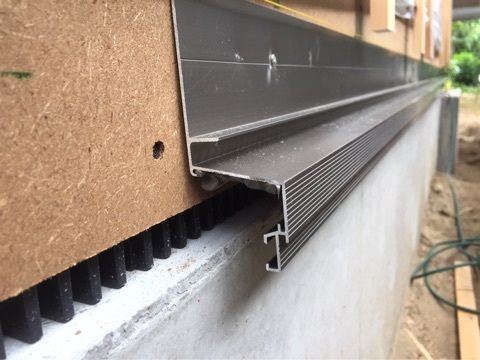 住宅新築工事 アルミ製土台水切り取り付け 燕市 新潟県三条市 屋根 外壁 雨樋 雨漏りのレスキュー隊 富樫外装