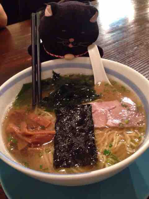 クロは ラーメン食べにはるばる来たぜ 函館ラーメン 藍 でぶねこ クロの一言blog