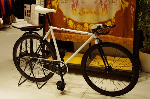 【国内100台限定車】FUJI×TOMATO Low-Pro 国内100台限定車】FUJI×TOMATO Low-Pro - メルカリ