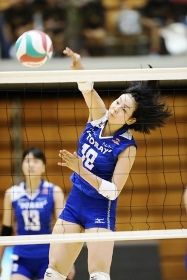 特集:体制変更 田代佳奈美、林有紀奈選手が東レを退団 / 山田晃