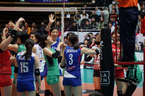 Weekly Volleyball別冊 写真で振り返る2017/18 Vリーグオールスター選手 Ｖプレミアリーグ編 : 彼女はバレーボーラー