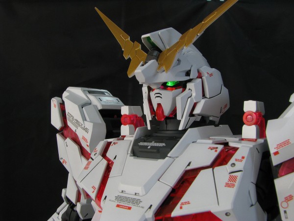 1/60 PG ユニコーンガンダム フルアーマー&LED ⑥ 完成です 1/60 PG ユニコーンガンダム フルアーマー&LED ⑥ 完成です